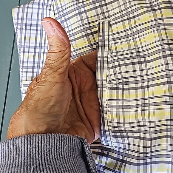 ANNIKA YELLOW AND GRAY PLAID BERMUDA SHORTS. SIZE 2. 3 POCKETS. GREAT - Picture 10 of 12